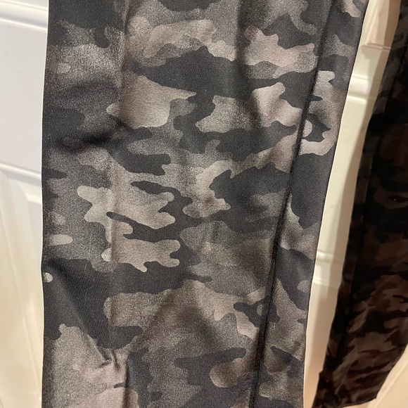 Spanx Faux Leather Faux Camo Leggings - Picture 4 of 4